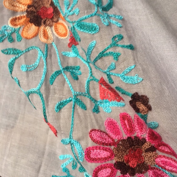 Beautiful Anthropologie Embroidered Scarf in Grey - Picture 4 of 4